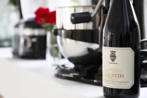 Komplette Ausstattung und erlesene Weine im Gastraum in Köln-Sülz